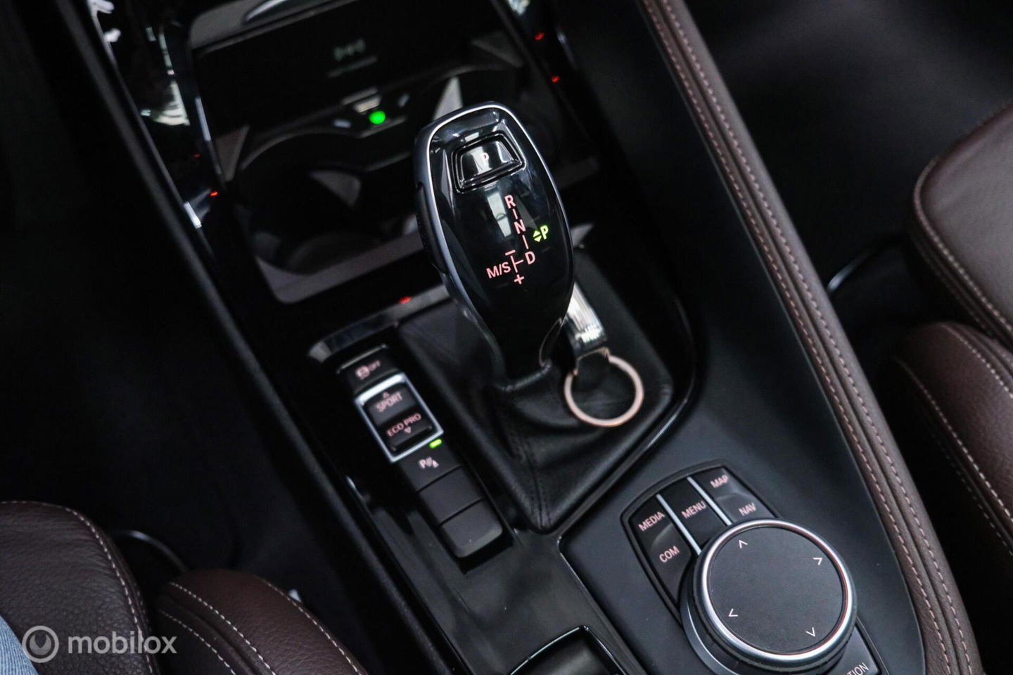 BMW X1 sDrive20i M pakket | Panoramadak | Leder | LED | Sportstoelen | btw auto | zeer mooi |