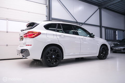 BMW X1 sDrive20i M pakket | Panoramadak | Leder | LED | Sportstoelen | btw auto | zeer mooi |