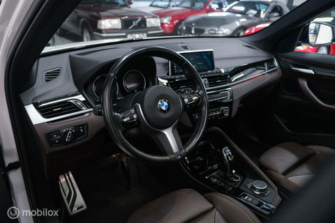 BMW X1 sDrive20i M pakket | Panoramadak | Leder | LED | Sportstoelen | btw auto | zeer mooi |