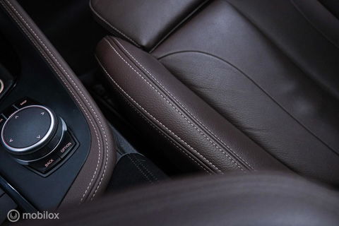 BMW X1 sDrive20i M pakket | Panoramadak | Leder | LED | Sportstoelen | btw auto | zeer mooi |