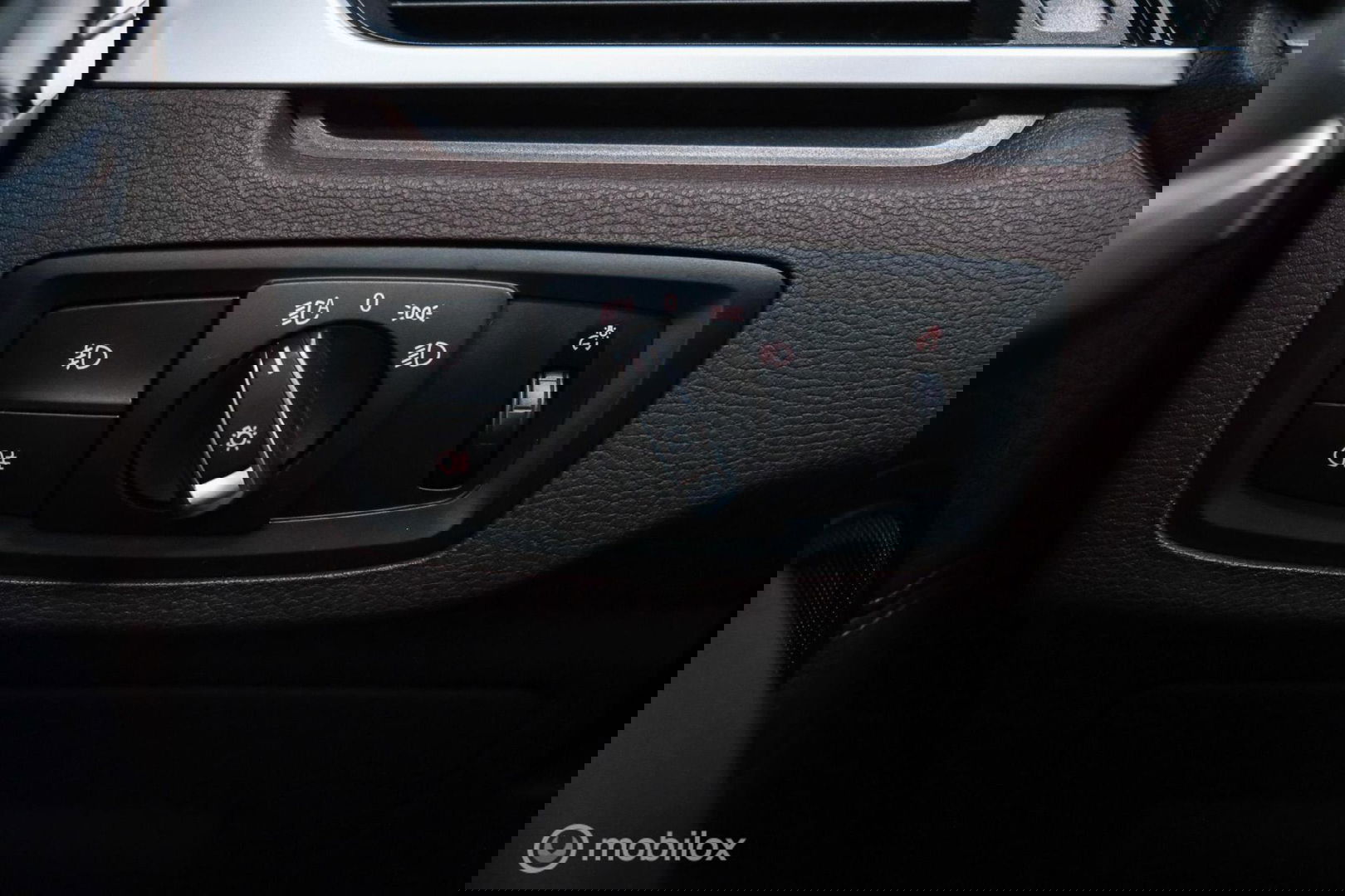 BMW X1 sDrive20i M pakket | Panoramadak | Leder | LED | Sportstoelen | btw auto | zeer mooi |