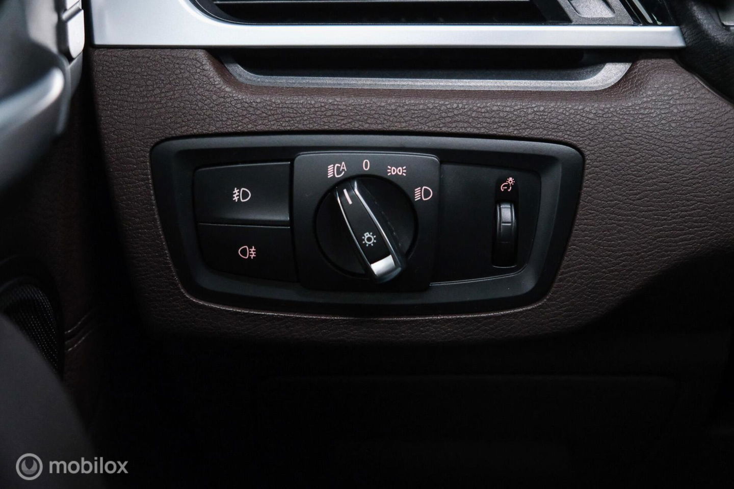 BMW X1 sDrive20i M pakket | Panoramadak | Leder | LED | Sportstoelen | btw auto | zeer mooi |