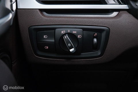 BMW X1 sDrive20i M pakket | Panoramadak | Leder | LED | Sportstoelen | btw auto | zeer mooi |