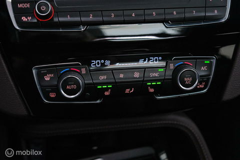 BMW X1 sDrive20i M pakket | Panoramadak | Leder | LED | Sportstoelen | btw auto | zeer mooi |