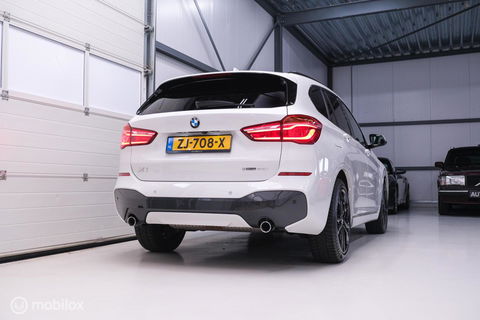 BMW X1 sDrive20i M pakket | Panoramadak | Leder | LED | Sportstoelen | btw auto | zeer mooi |
