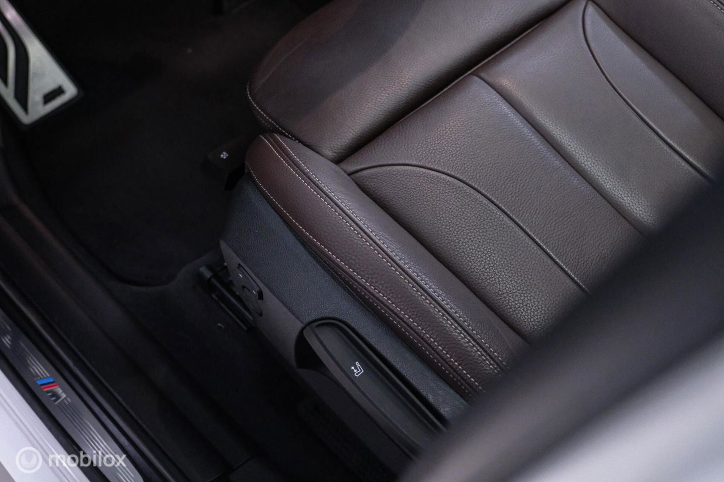 BMW X1 sDrive20i M pakket | Panoramadak | Leder | LED | Sportstoelen | btw auto | zeer mooi |