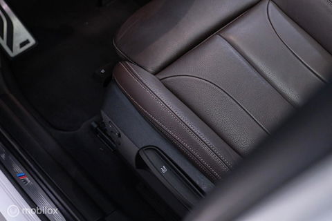 BMW X1 sDrive20i M pakket | Panoramadak | Leder | LED | Sportstoelen | btw auto | zeer mooi |