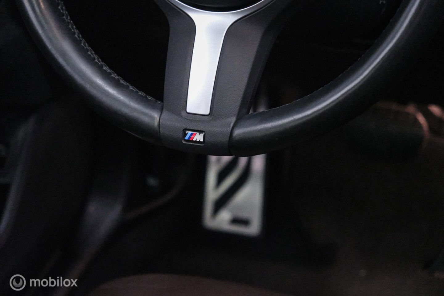 BMW X1 sDrive20i M pakket | Panoramadak | Leder | LED | Sportstoelen | btw auto | zeer mooi |