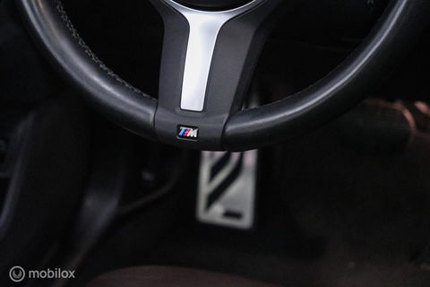 BMW X1 sDrive20i M pakket | Panoramadak | Leder | LED | Sportstoelen | btw auto | zeer mooi |