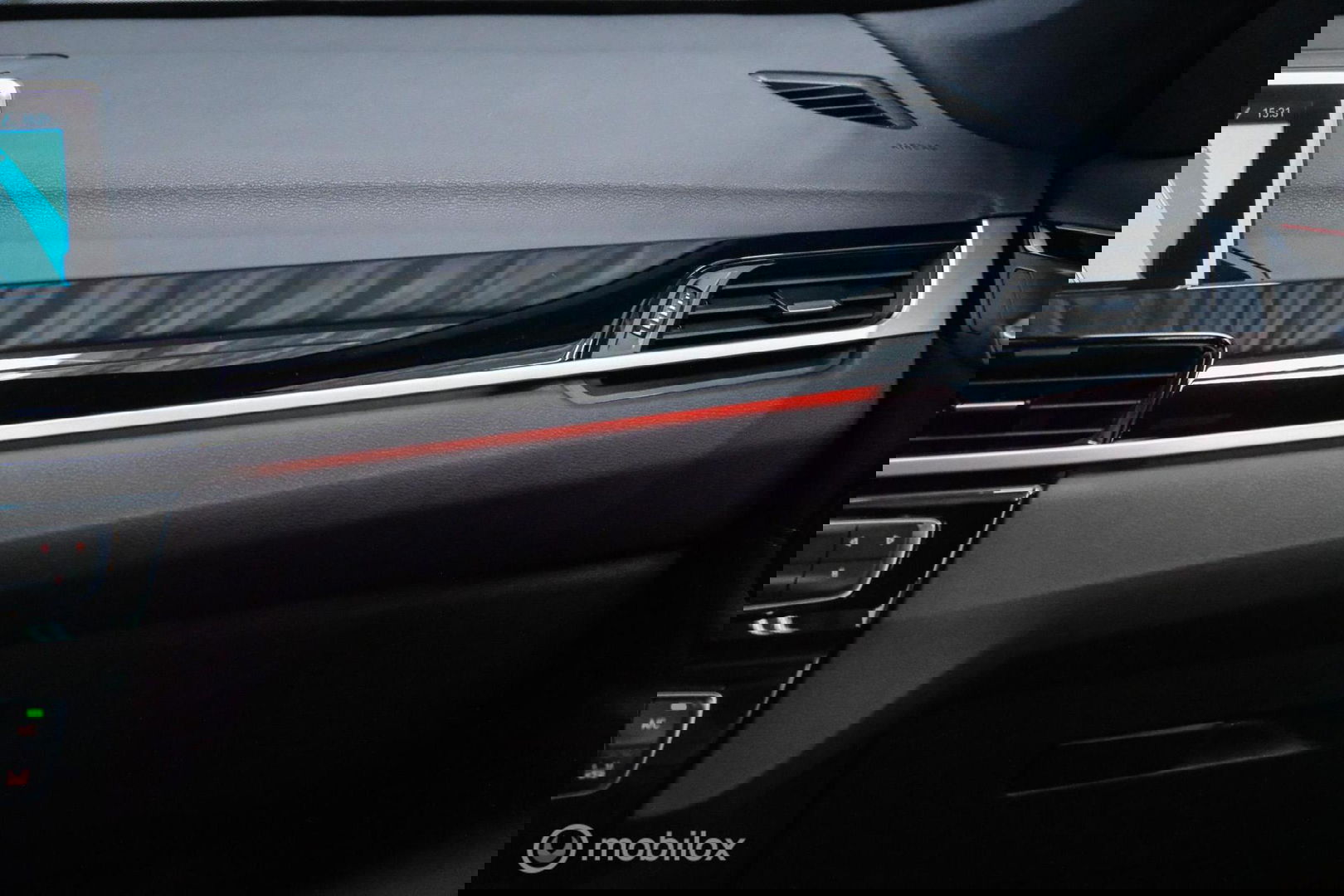 BMW X1 sDrive20i M pakket | Panoramadak | Leder | LED | Sportstoelen | btw auto | zeer mooi |
