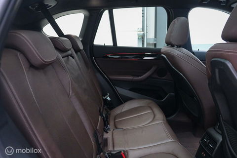 BMW X1 sDrive20i M pakket | Panoramadak | Leder | LED | Sportstoelen | btw auto | zeer mooi |