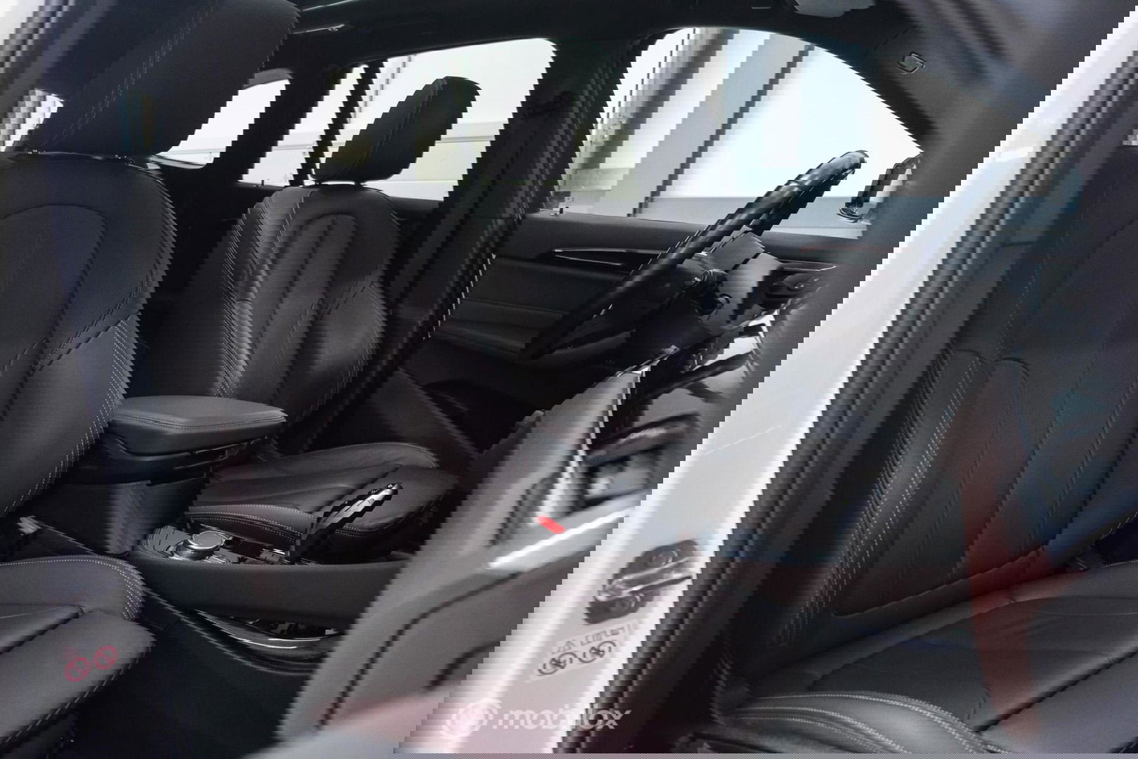 BMW X1 sDrive20i M pakket | Panoramadak | Leder | LED | Sportstoelen | btw auto | zeer mooi |