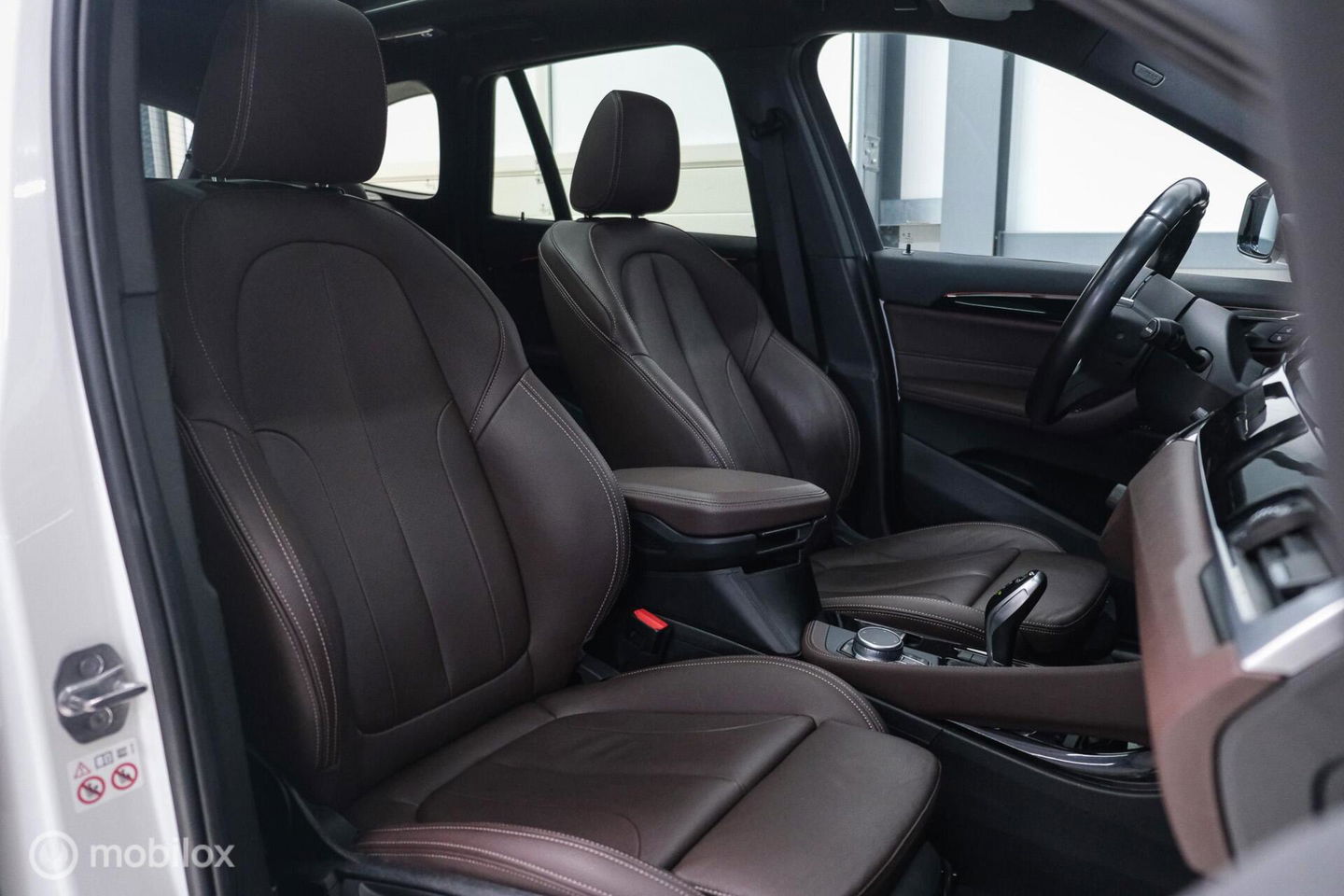 BMW X1 sDrive20i M pakket | Panoramadak | Leder | LED | Sportstoelen | btw auto | zeer mooi |