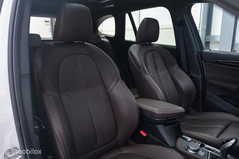 BMW X1 sDrive20i M pakket | Panoramadak | Leder | LED | Sportstoelen | btw auto | zeer mooi |
