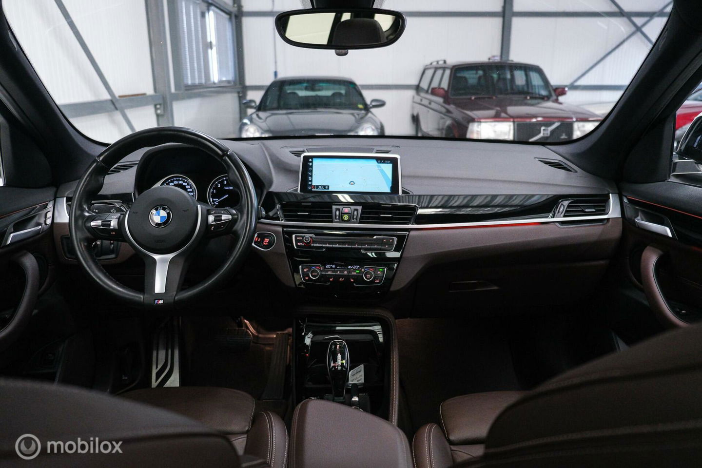 BMW X1 sDrive20i M pakket | Panoramadak | Leder | LED | Sportstoelen | btw auto | zeer mooi |