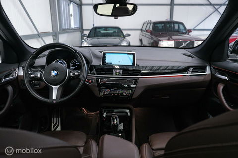 BMW X1 sDrive20i M pakket | Panoramadak | Leder | LED | Sportstoelen | btw auto | zeer mooi |