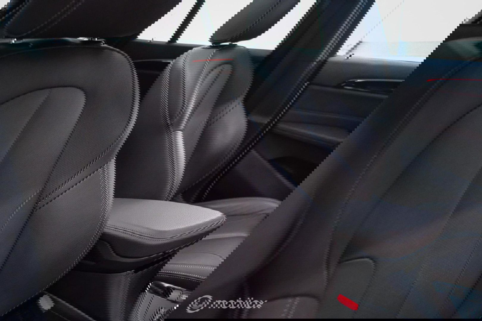 BMW X1 sDrive20i M pakket | Panoramadak | Leder | LED | Sportstoelen | btw auto | zeer mooi |