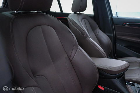 BMW X1 sDrive20i M pakket | Panoramadak | Leder | LED | Sportstoelen | btw auto | zeer mooi |