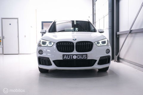 BMW X1 sDrive20i M pakket | Panoramadak | Leder | LED | Sportstoelen | btw auto | zeer mooi |