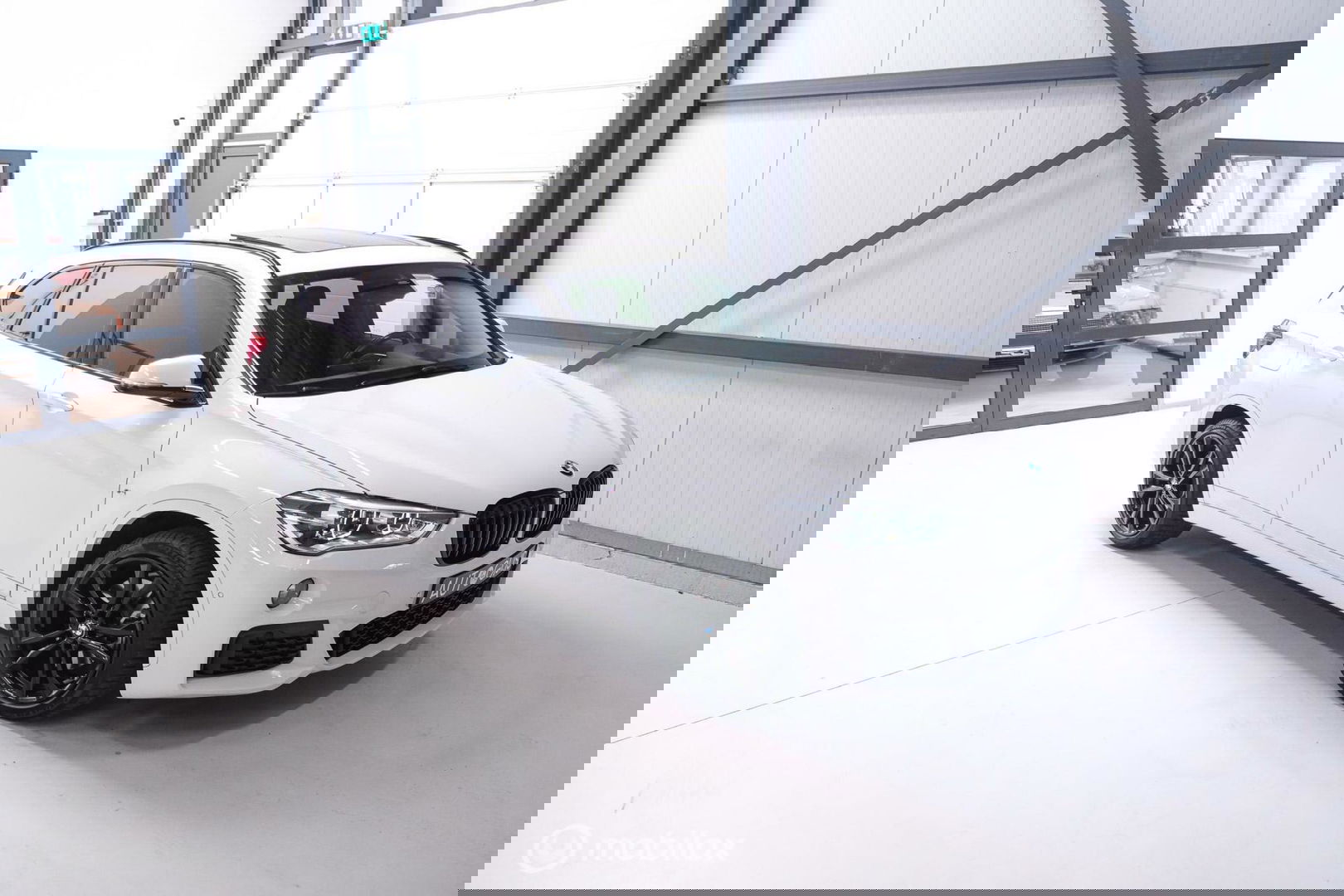BMW X1 sDrive20i M pakket | Panoramadak | Leder | LED | Sportstoelen | btw auto | zeer mooi |
