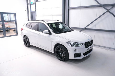 BMW X1 sDrive20i M pakket | Panoramadak | Leder | LED | Sportstoelen | btw auto | zeer mooi |