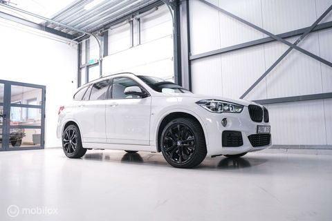 BMW X1 sDrive20i M pakket | Panoramadak | Leder | LED | Sportstoelen | btw auto | zeer mooi |