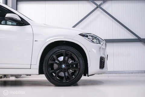 BMW X1 sDrive20i M pakket | Panoramadak | Leder | LED | Sportstoelen | btw auto | zeer mooi |