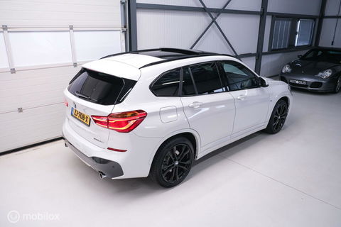 BMW X1 sDrive20i M pakket | Panoramadak | Leder | LED | Sportstoelen | btw auto | zeer mooi |