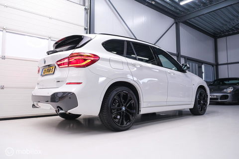 BMW X1 sDrive20i M pakket | Panoramadak | Leder | LED | Sportstoelen | btw auto | zeer mooi |