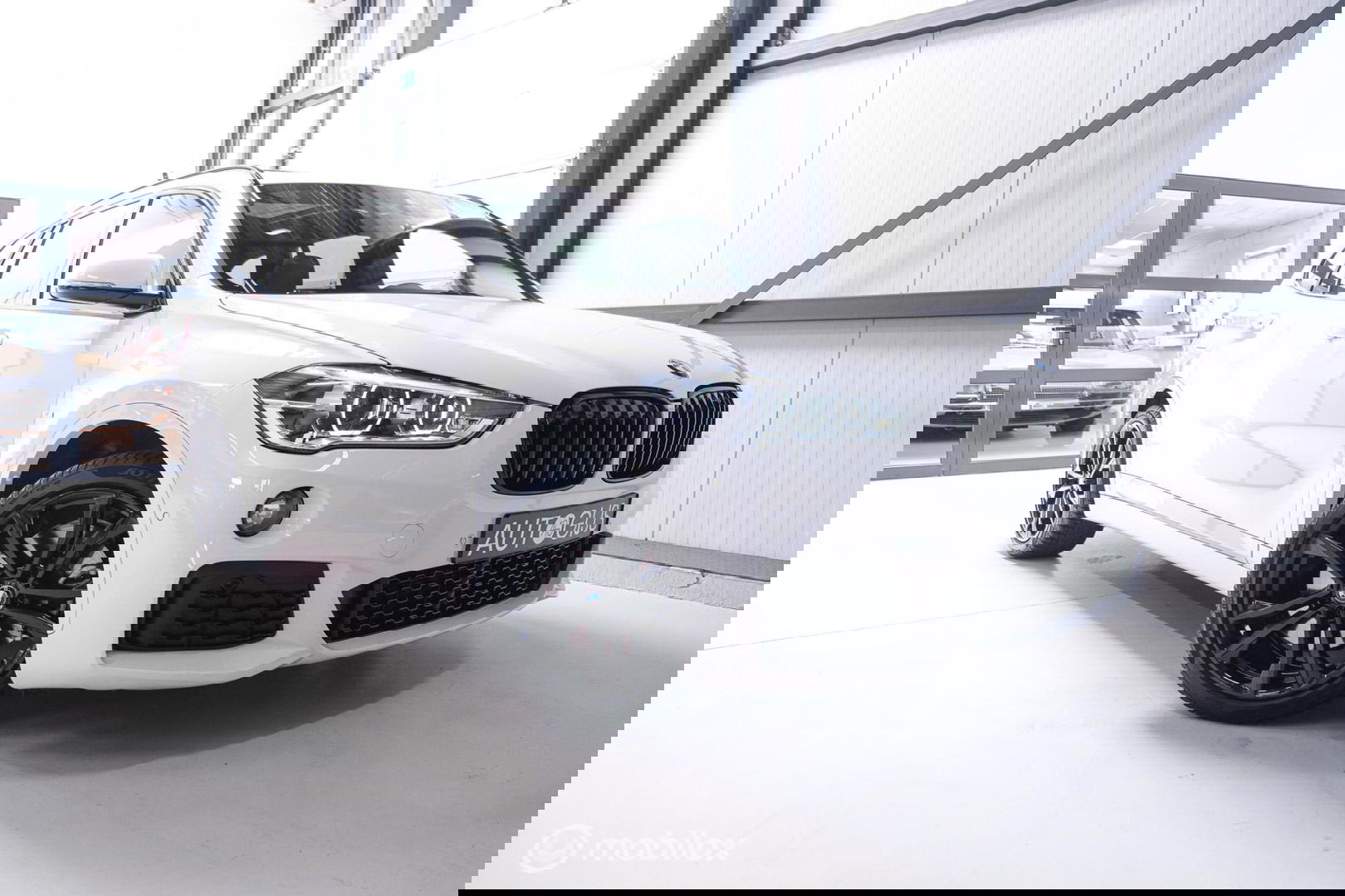BMW X1 sDrive20i M pakket | Panoramadak | Leder | LED | Sportstoelen | btw auto | zeer mooi |