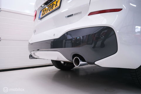 BMW X1 sDrive20i M pakket | Panoramadak | Leder | LED | Sportstoelen | btw auto | zeer mooi |