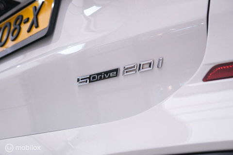 BMW X1 sDrive20i M pakket | Panoramadak | Leder | LED | Sportstoelen | btw auto | zeer mooi |