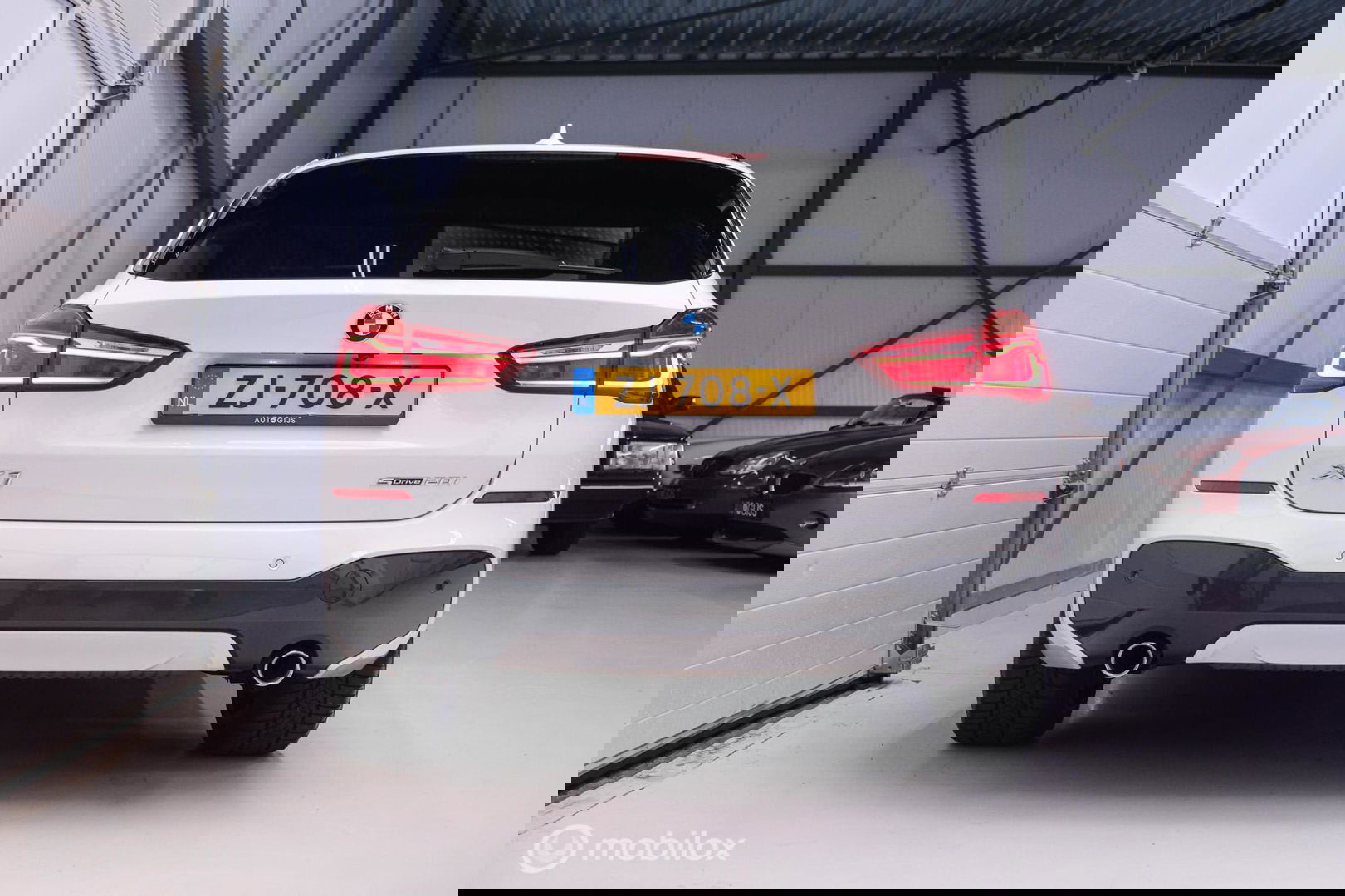 BMW X1 sDrive20i M pakket | Panoramadak | Leder | LED | Sportstoelen | btw auto | zeer mooi |