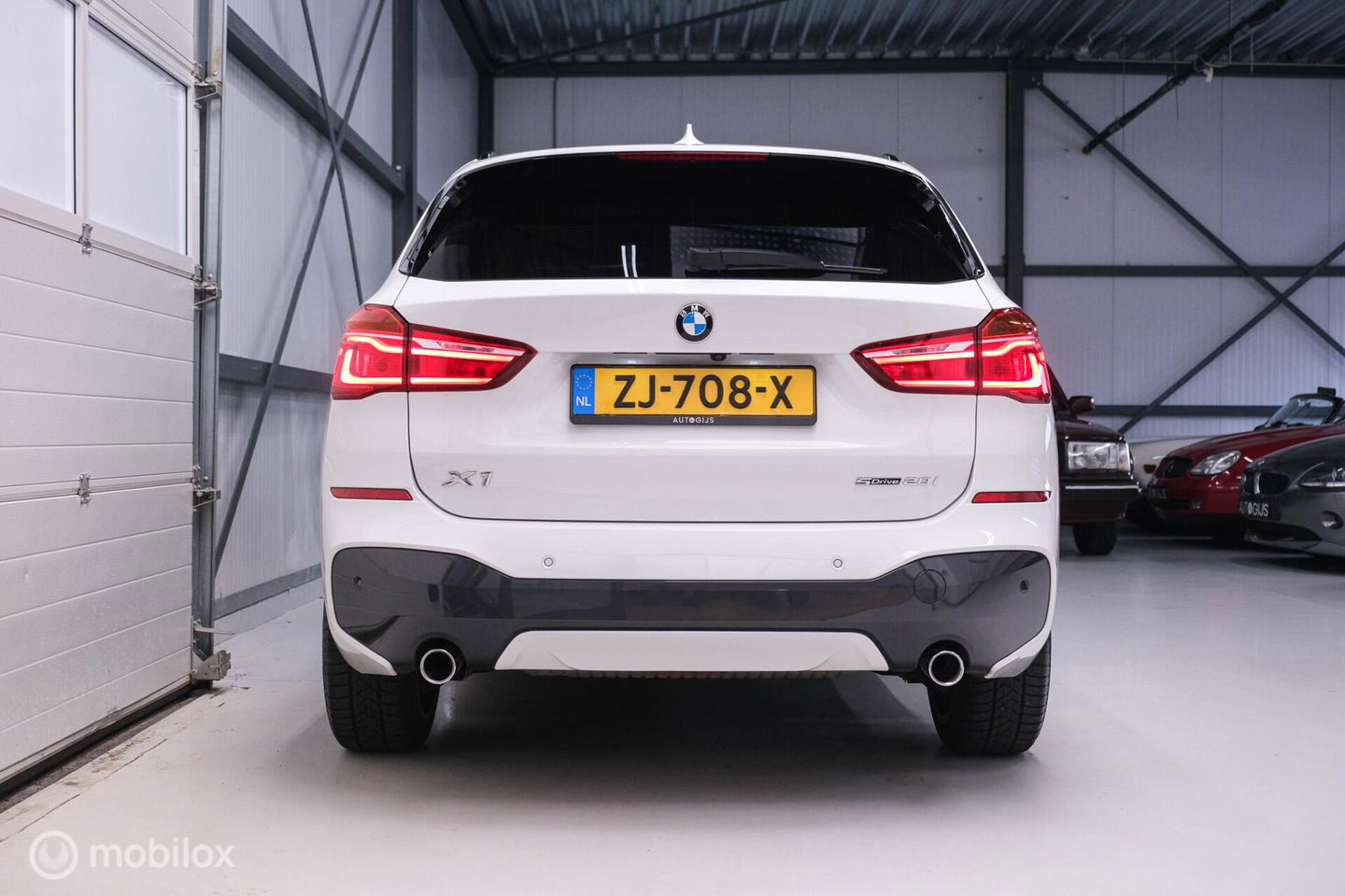 BMW X1 sDrive20i M pakket | Panoramadak | Leder | LED | Sportstoelen | btw auto | zeer mooi |