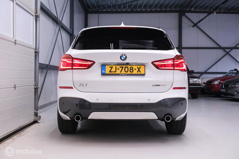 BMW X1 sDrive20i M pakket | Panoramadak | Leder | LED | Sportstoelen | btw auto | zeer mooi |