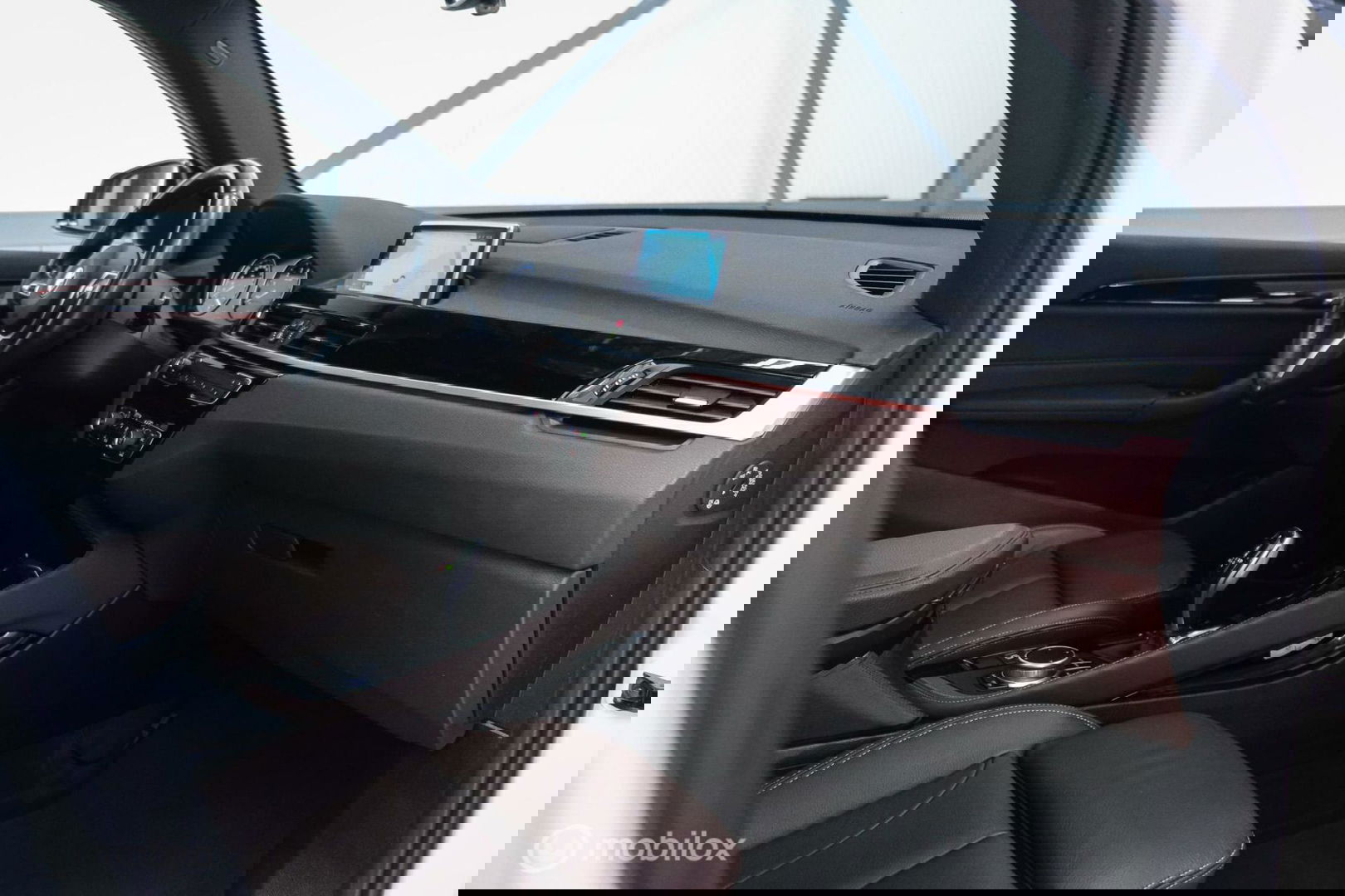 BMW X1 sDrive20i M pakket | Panoramadak | Leder | LED | Sportstoelen | btw auto | zeer mooi |