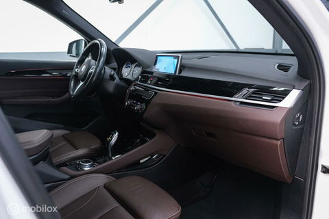BMW X1 sDrive20i M pakket | Panoramadak | Leder | LED | Sportstoelen | btw auto | zeer mooi |