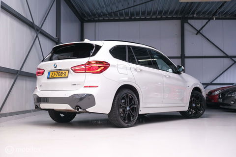 BMW X1 sDrive20i M pakket | Panoramadak | Leder | LED | Sportstoelen | btw auto | zeer mooi |