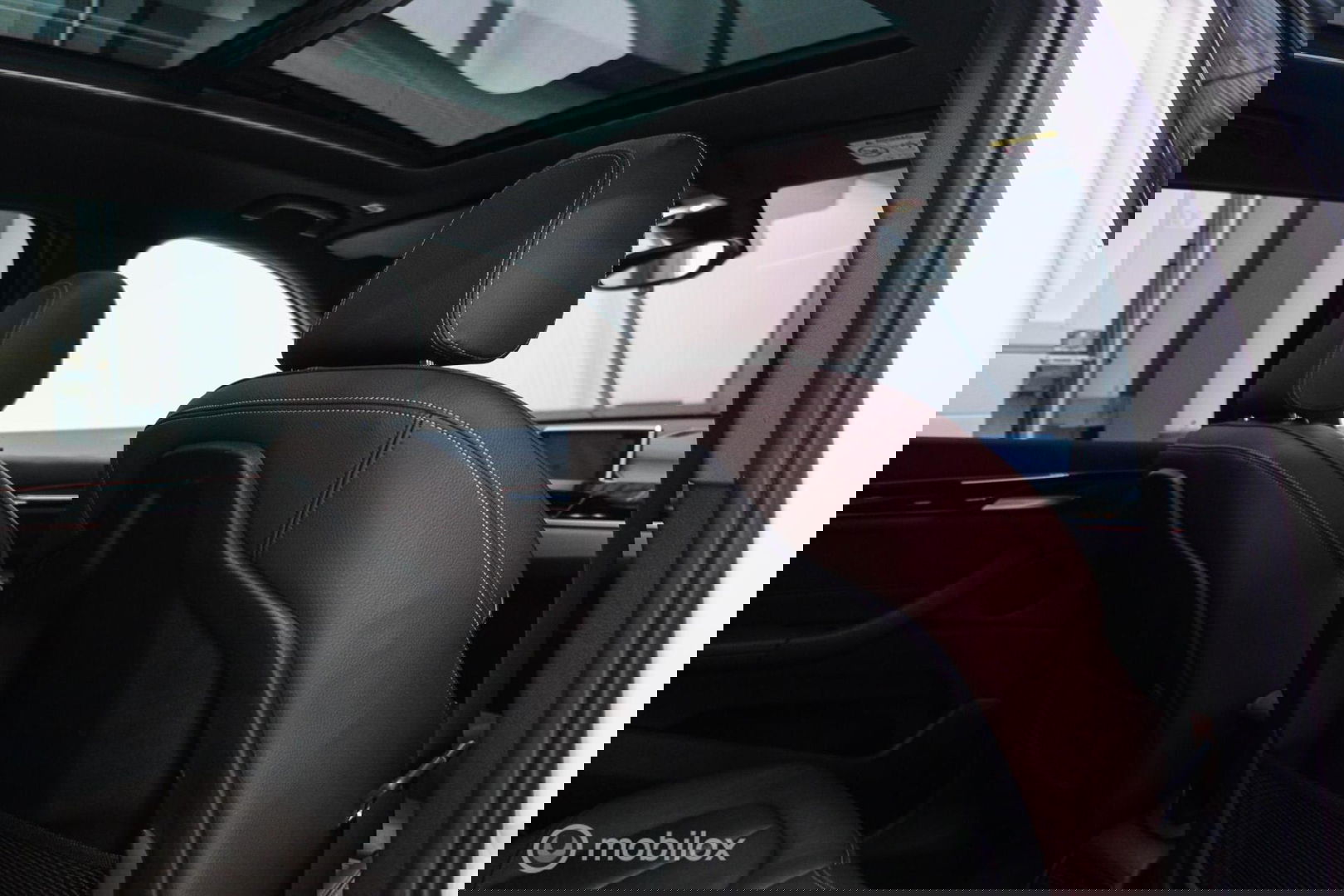 BMW X1 sDrive20i M pakket | Panoramadak | Leder | LED | Sportstoelen | btw auto | zeer mooi |