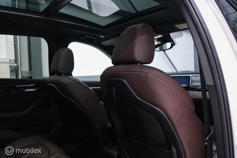 BMW X1 sDrive20i M pakket | Panoramadak | Leder | LED | Sportstoelen | btw auto | zeer mooi |