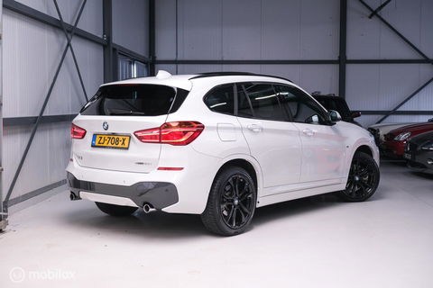 BMW X1 sDrive20i M pakket | Panoramadak | Leder | LED | Sportstoelen | btw auto | zeer mooi |