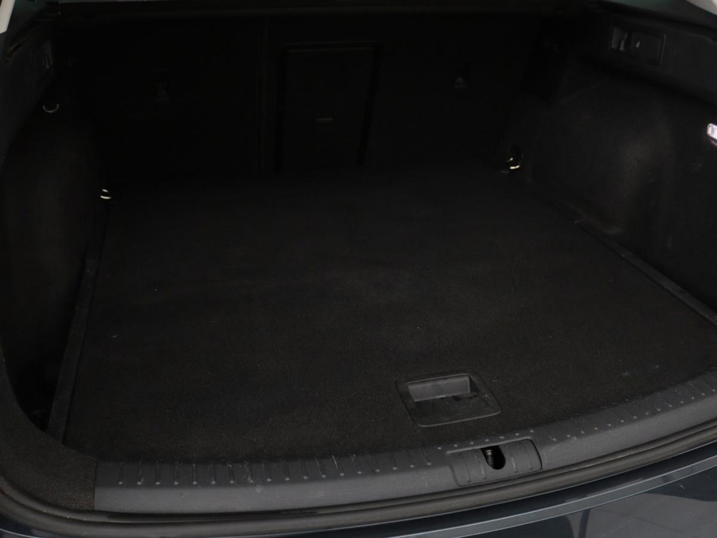 SEAT Leon 1.5 eTSI Style Launch Edition | Trekhaak | Carplay | Adaptive cruise | Camera | Navigatie | Park Assist | Climate control