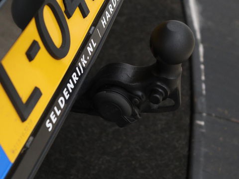 SEAT Leon 1.5 eTSI Style Launch Edition | Trekhaak | Carplay | Adaptive cruise | Camera | Navigatie | Park Assist | Climate control
