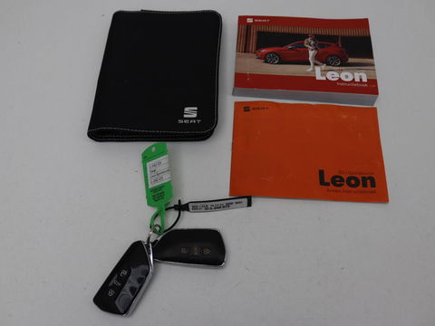 SEAT Leon 1.5 eTSI Style Launch Edition | Trekhaak | Carplay | Adaptive cruise | Camera | Navigatie | Park Assist | Climate control
