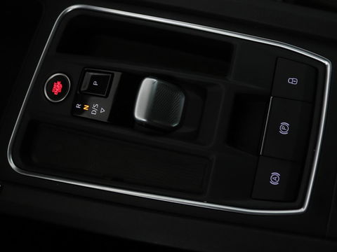 SEAT Leon 1.5 eTSI Style Launch Edition | Trekhaak | Carplay | Adaptive cruise | Camera | Navigatie | Park Assist | Climate control