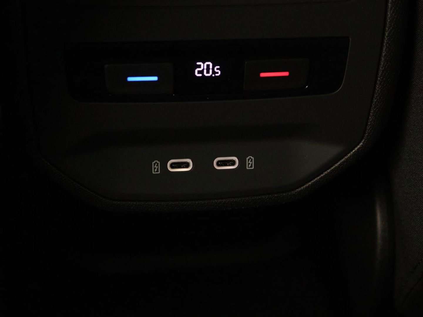 SEAT Leon 1.5 eTSI Style Launch Edition | Trekhaak | Carplay | Adaptive cruise | Camera | Navigatie | Park Assist | Climate control