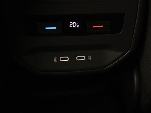SEAT Leon 1.5 eTSI Style Launch Edition | Trekhaak | Carplay | Adaptive cruise | Camera | Navigatie | Park Assist | Climate control