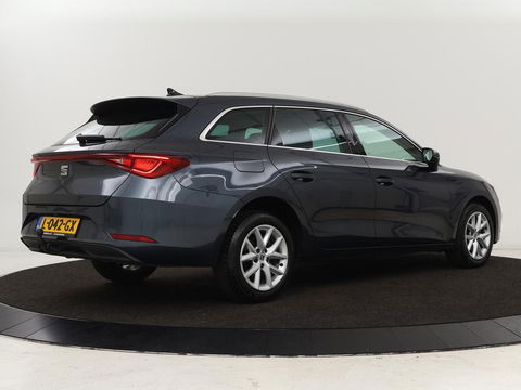 SEAT Leon 1.5 eTSI Style Launch Edition | Trekhaak | Carplay | Adaptive cruise | Camera | Navigatie | Park Assist | Climate control