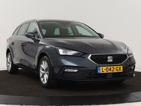 SEAT Leon 1.5 eTSI Style Launch Edition | Trekhaak | Carplay | Adaptive cruise | Camera | Navigatie | Park Assist | Climate control