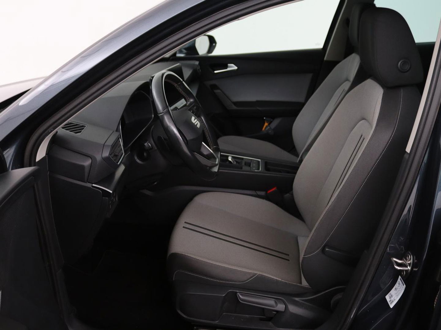 SEAT Leon 1.5 eTSI Style Launch Edition | Trekhaak | Carplay | Adaptive cruise | Camera | Navigatie | Park Assist | Climate control